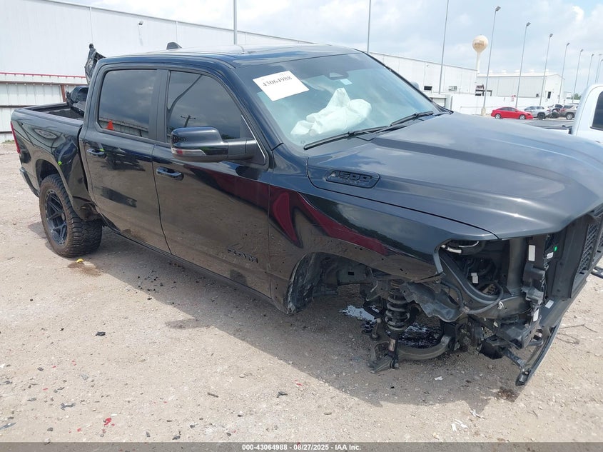 RAM 1500 LARAMIE 4X4 5 7 BOX