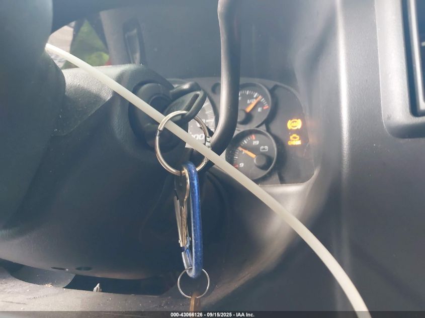 2005 Chevrolet Express Cutaway Base W/C7A VIN: 1GBJG31U151243860 Lot: 43066126