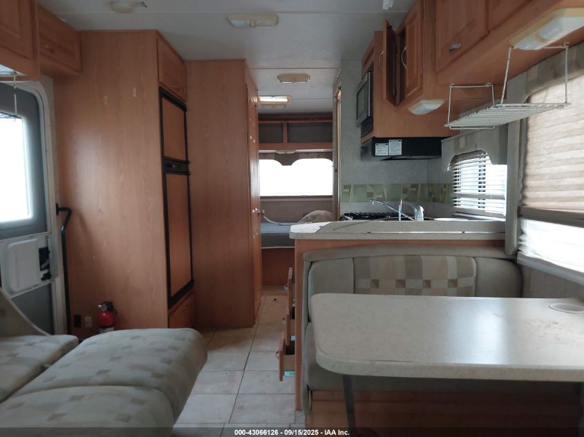 2005 Chevrolet Express Cutaway Base W/C7A VIN: 1GBJG31U151243860 Lot: 43066126