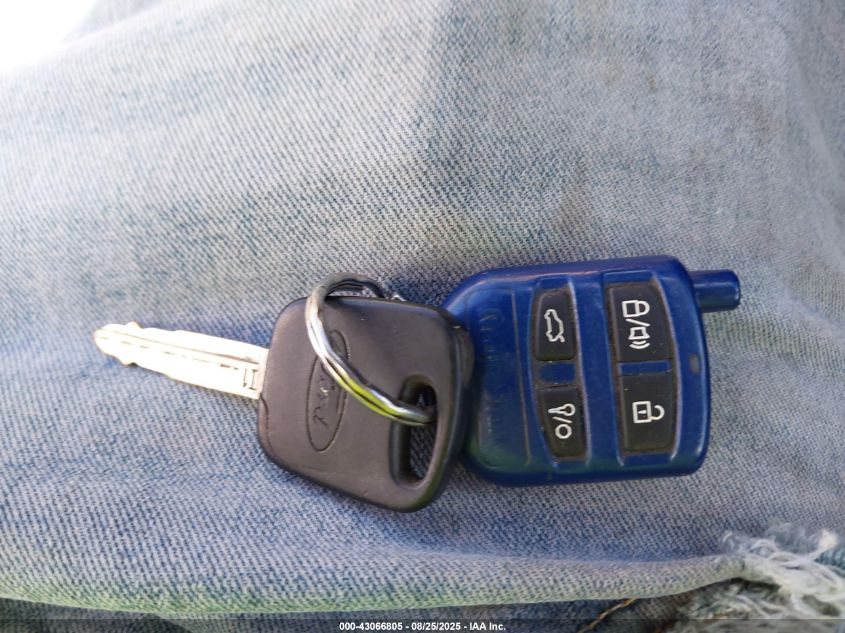 2000 Ford Focus Zx3 VIN: 3FAHP3134YR110561 Lot: 43066805