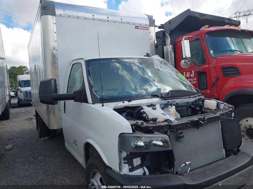 2024 Chevrolet Express Cutaway 4500 Van white other gasoline 1HA6GVC72RN012920 photo #1