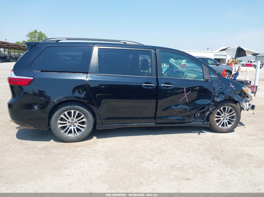 2019 TOYOTA SIENNA XLE 8 PASSENGER - 5TDYZ3DC3KS015767