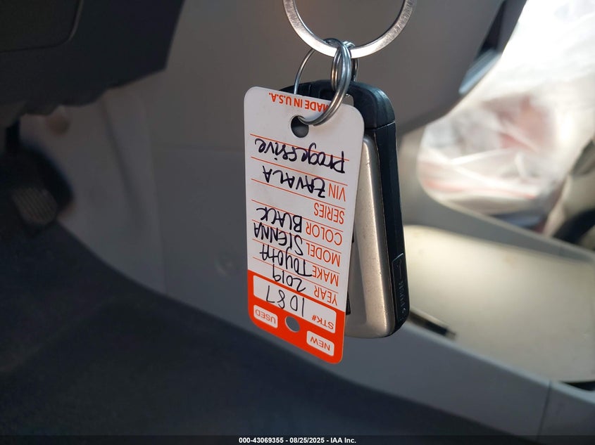 2019 TOYOTA SIENNA XLE 8 PASSENGER - 5TDYZ3DC3KS015767