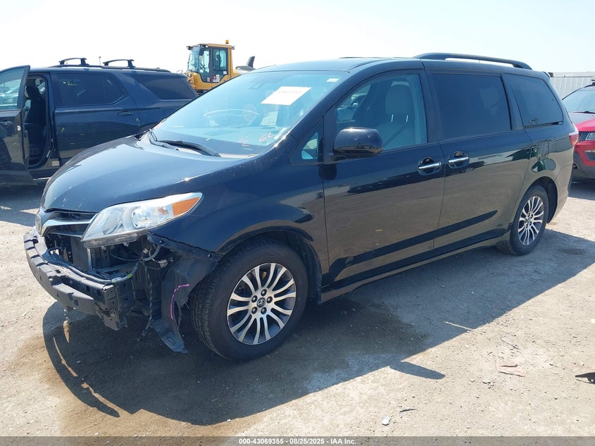 2019 TOYOTA SIENNA XLE 8 PASSENGER - 5TDYZ3DC3KS015767