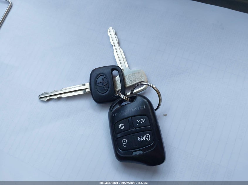 2001 Toyota Tundra Sr5 V8 VIN: 5TBBT44171S126602 Lot: 43070024