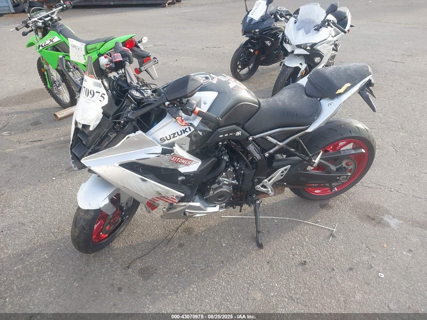 2024 SUZUKI GSX800 F - JS1EM13B1R7102337
