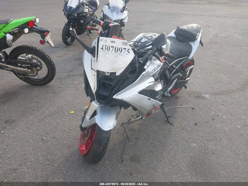 2024 SUZUKI GSX800 F - JS1EM13B1R7102337