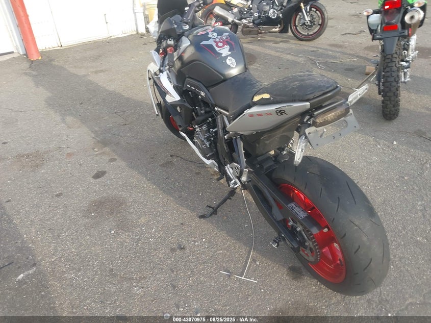 2024 SUZUKI GSX800 F - JS1EM13B1R7102337