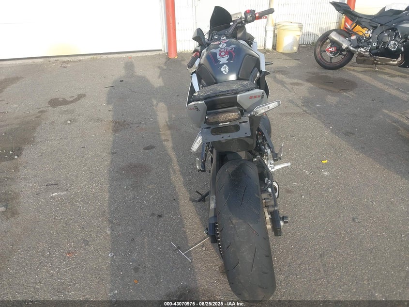 2024 SUZUKI GSX800 F - JS1EM13B1R7102337