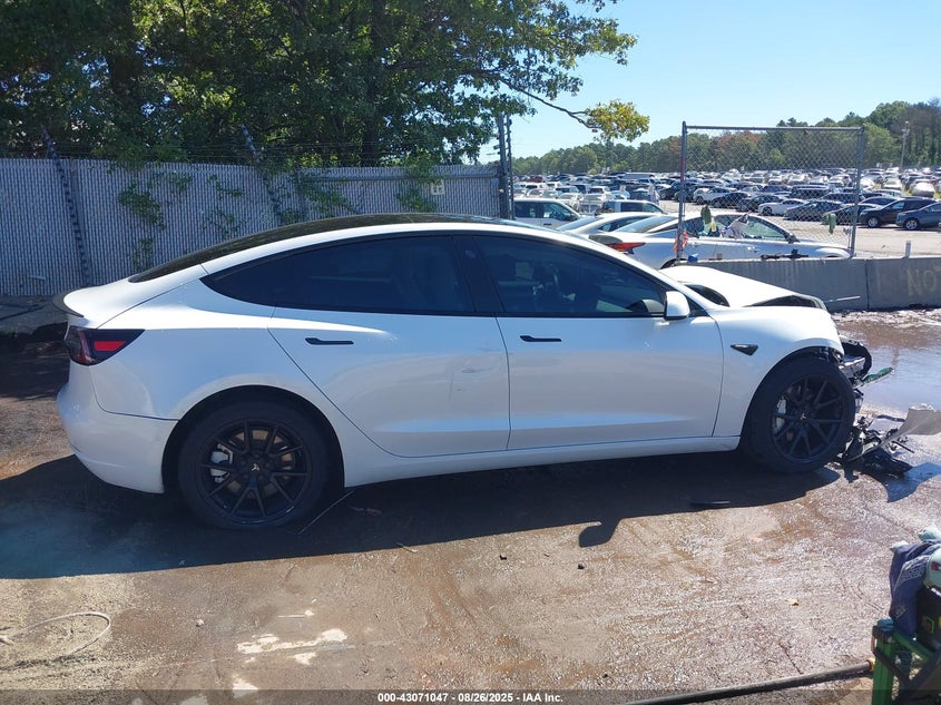 2022 Tesla Model 3 Long Range Dual Motor All-Wheel Drive VIN: 5YJ3E1EBXNF254581 Lot: 43071047