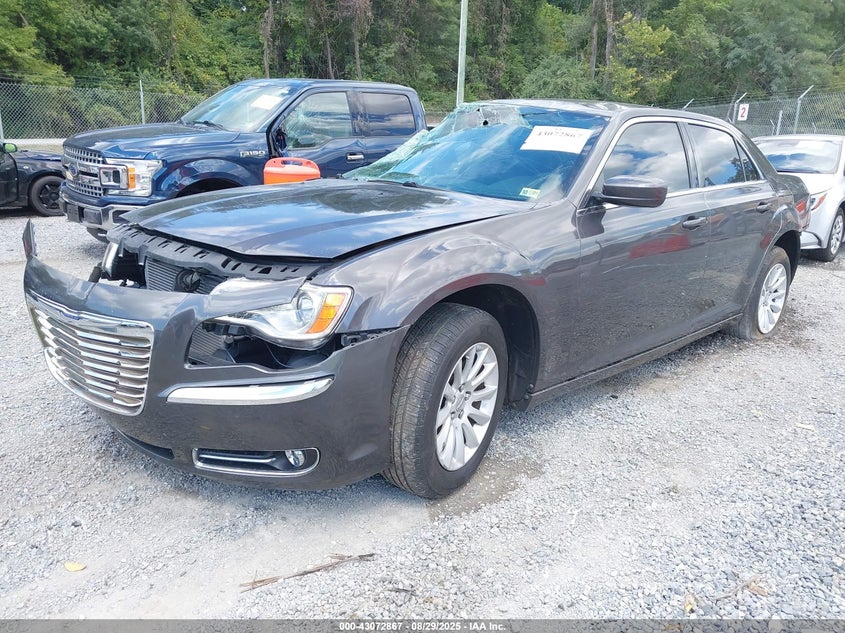 2C3CCAAG8EH135997 2014 CHRYSLER 300 photo no. 2