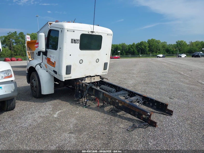 2022 PETERBILT 579 (VIN: 1XPBAP8X7ND759243