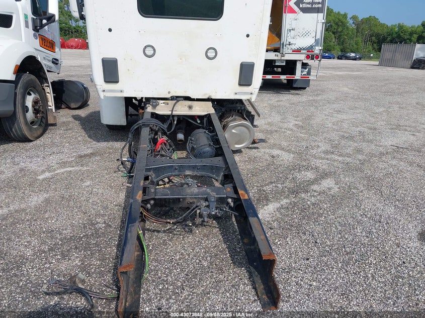 2022 PETERBILT 579 (VIN: 1XPBAP8X7ND759243