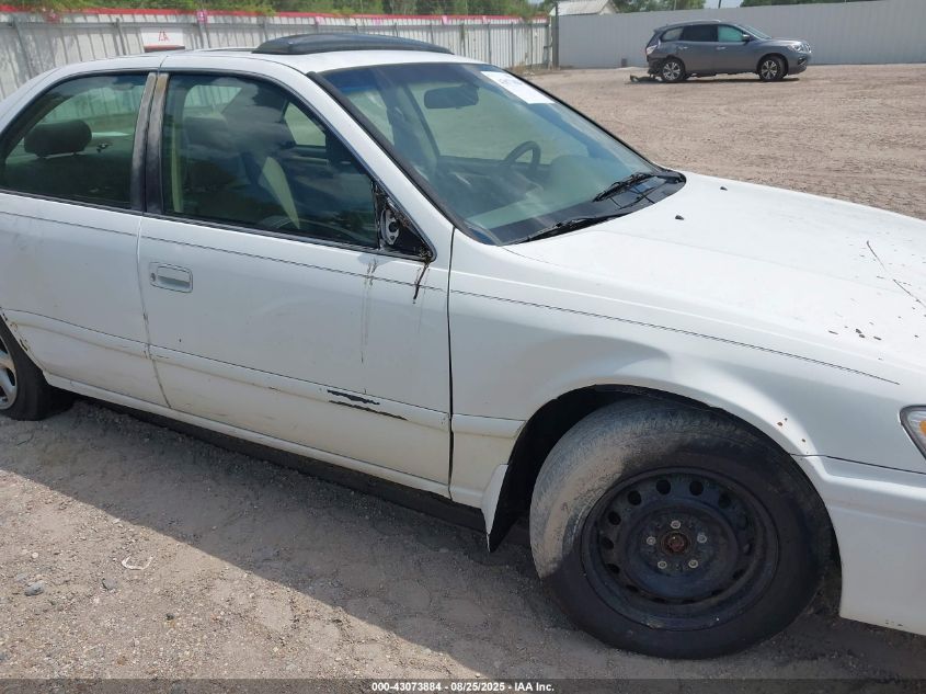 2001 Toyota Camry Le VIN: 4T1BG22K61U765718 Lot: 43073884