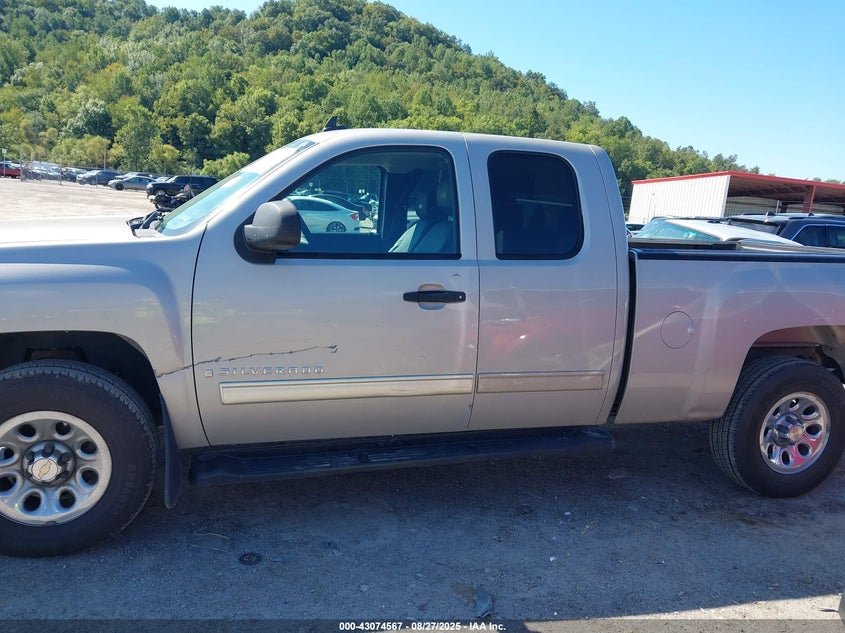 2009 Chevrolet Silverado 1500 Ls VIN: 1GCEK19C79Z267213 Lot: 43074567