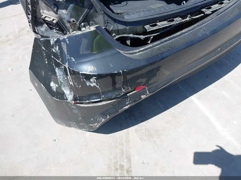 2018 HYUNDAI ELANTRA LIMITED - KMHD84LF7JU570973