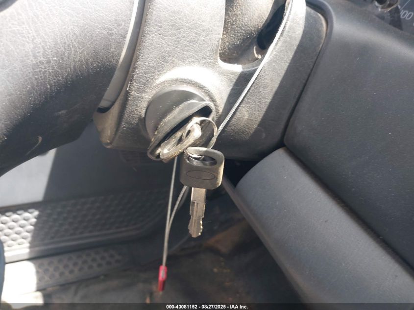 2000 Ford F-250 Lariat/Xl/Xlt VIN: 1FTNW20L5YEC41612 Lot: 43081152