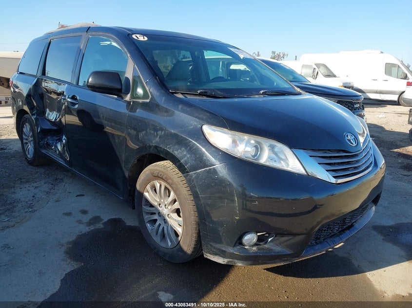 2017 TOYOTA SIENNA XLE 8 PASSENGER - 5TDYZ3DC0HS875439