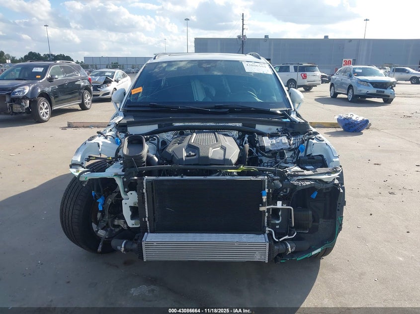 2025 Porsche Macan T VIN: WP1AA2A51SLB09302 Lot: 43086664