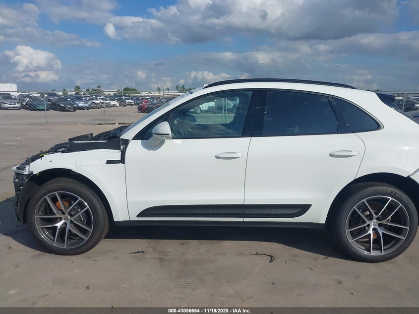 2025 Porsche Macan T VIN: WP1AA2A51SLB09302 Lot: 43086664
