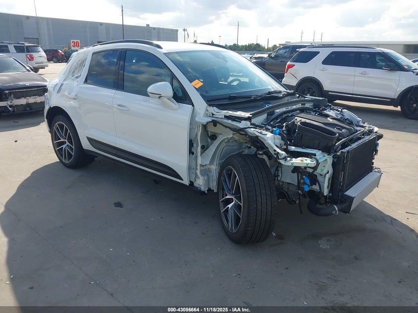 2025 Porsche Macan T