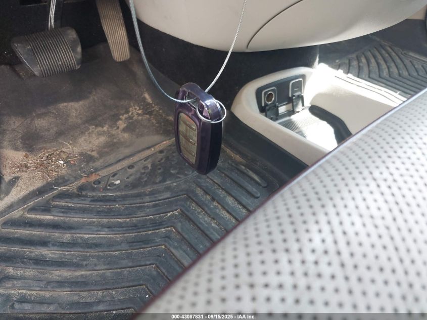 2017 Chrysler Pacifica Limited VIN: 2C4RC1GG7HR751637 Lot: 43087831