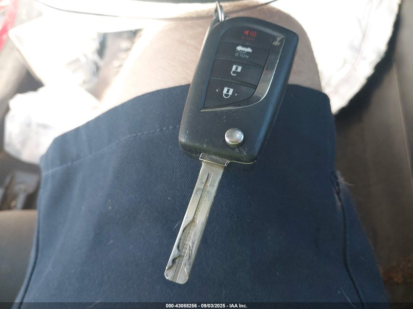 2022 TOYOTA COROLLA LE 5YFEPMAEXNP329028