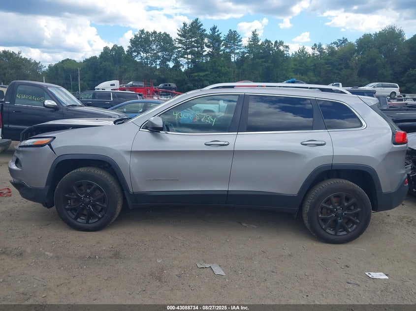 2017 Jeep Cherokee Latitude 4X4 VIN: 1C4PJMCB8HD215825 Lot: 43088734