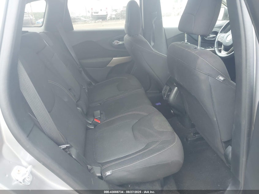 2017 Jeep Cherokee Latitude 4X4 VIN: 1C4PJMCB8HD215825 Lot: 43088734