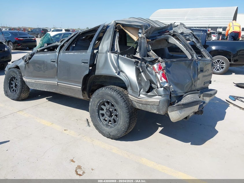 1GNEK13R7XJ565857 1999 CHEVROLET TAHOE photo no. 3