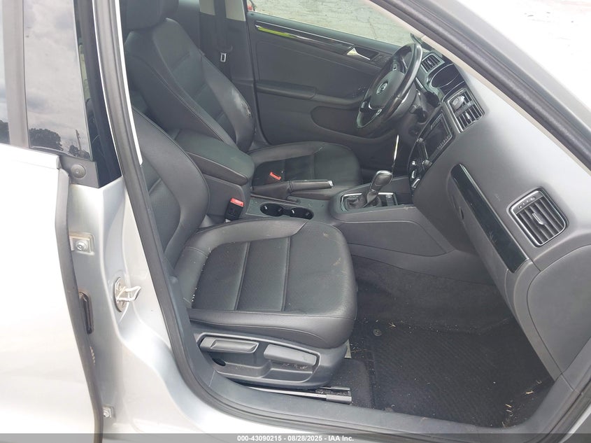 2016 VOLKSWAGEN JETTA 1.8T SEL - 3VWL07AJ7GM333393