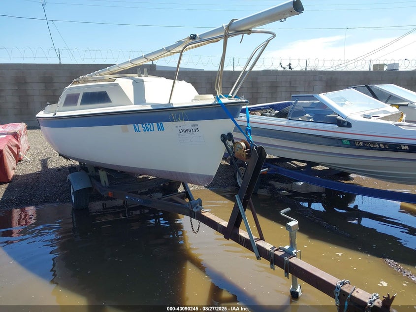 1981 HOBIE CAT VAGABOND SAILBOAT 17FT