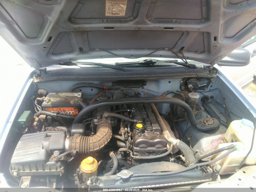 2000 Chevrolet Tracker Hard Top VIN: 2CNBE13C1Y6941252 Lot: 43092662