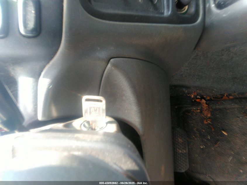 2000 Chevrolet Tracker Hard Top VIN: 2CNBE13C1Y6941252 Lot: 43092662