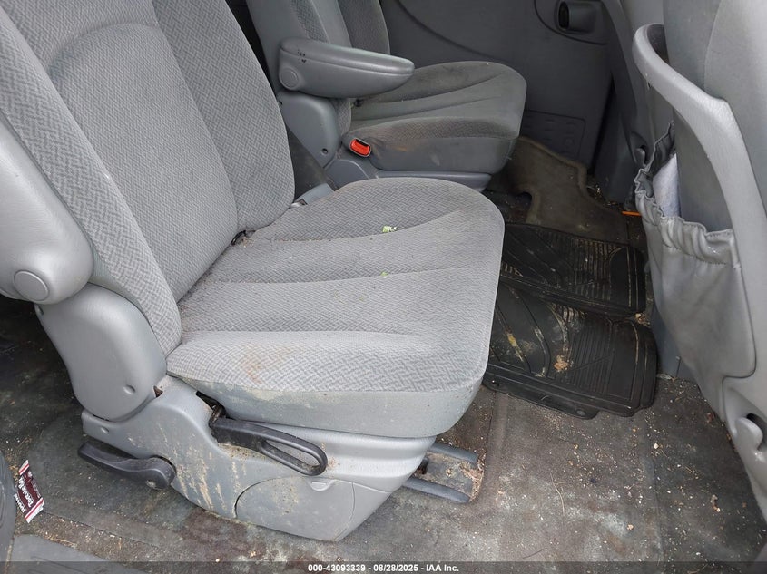 2004 Dodge Grand Caravan Sxt VIN: 2D4GP44L94R622763 Lot: 43093339