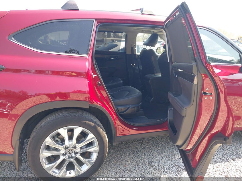 2023 TOYOTA HIGHLANDER LIMITED - 5TDKDRBH3PS017774