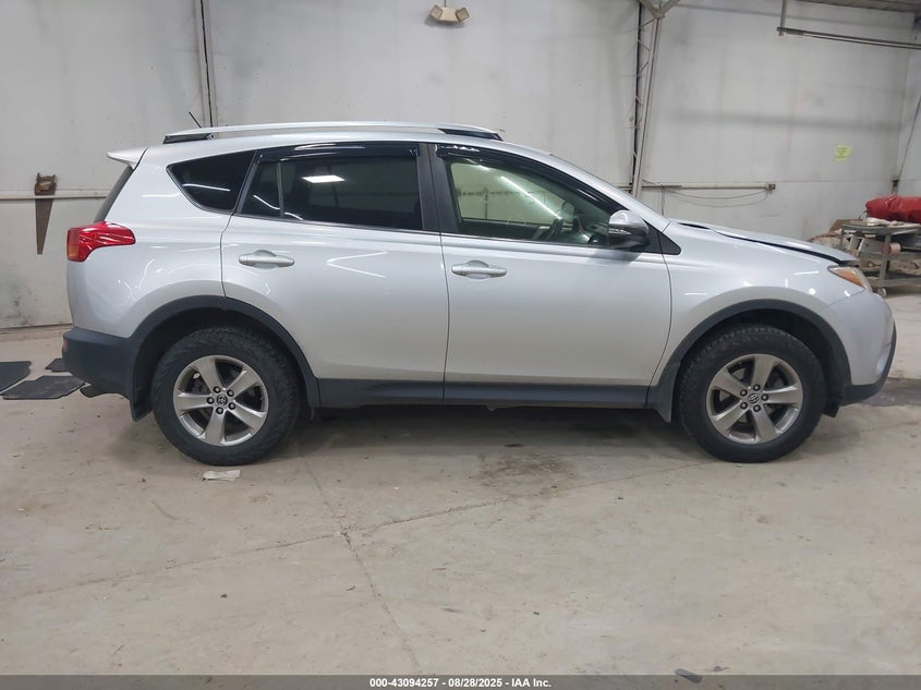 2015 TOYOTA RAV4 XLE - JTMRFREV2FJ029064