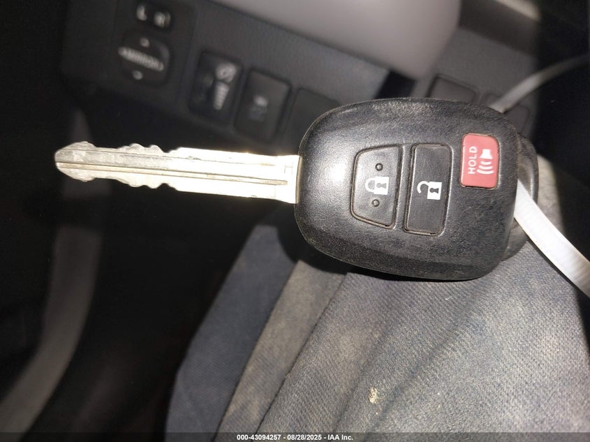 2015 TOYOTA RAV4 XLE - JTMRFREV2FJ029064