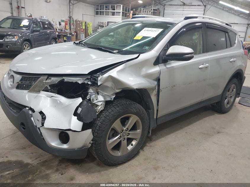 2015 TOYOTA RAV4 XLE - JTMRFREV2FJ029064