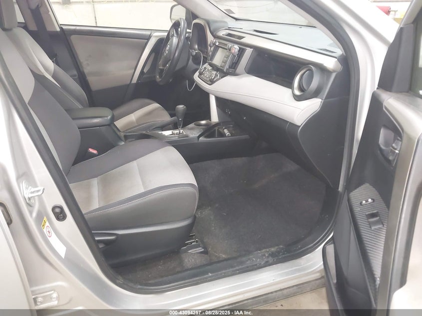 2015 TOYOTA RAV4 XLE - JTMRFREV2FJ029064