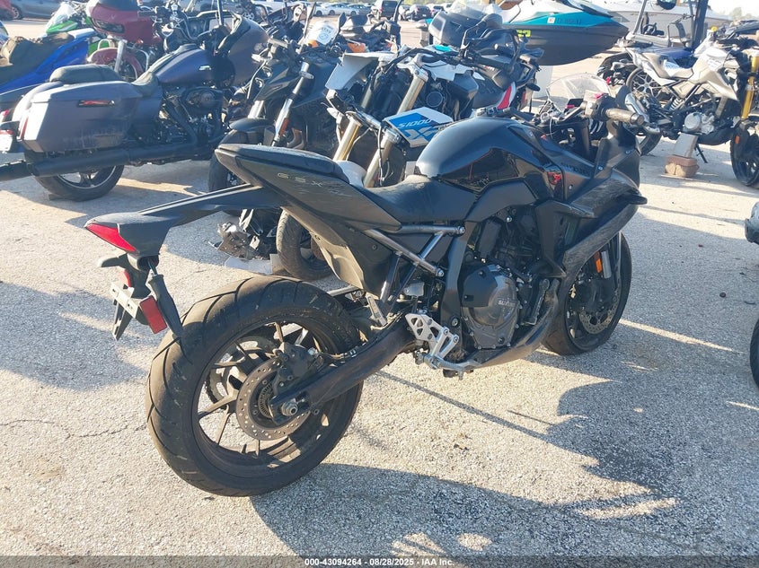 JS1EM13B9S7101409 2025 SUZUKI GSX photo no. 4