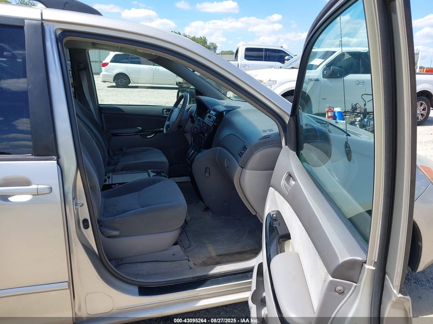 2005 Toyota Sienna Le