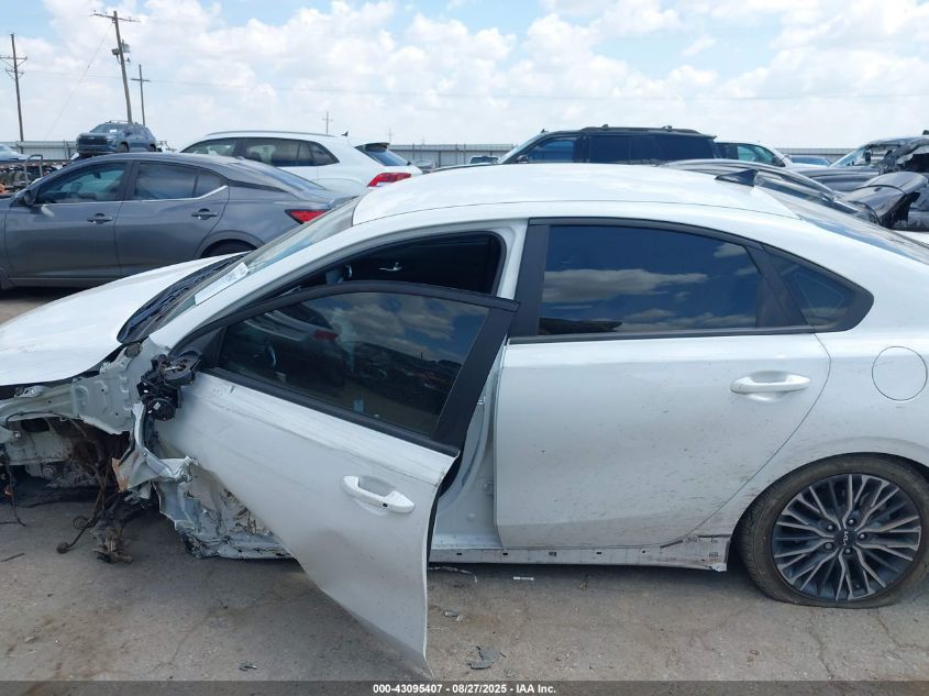 2023 Kia Forte Gt-Line VIN: 3KPF54AD8PE686987 Lot: 43095407