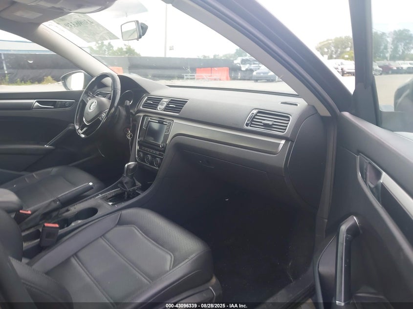 2017 VOLKSWAGEN PASSAT 1.8T R-LINE 1VWDT7A33HC080332