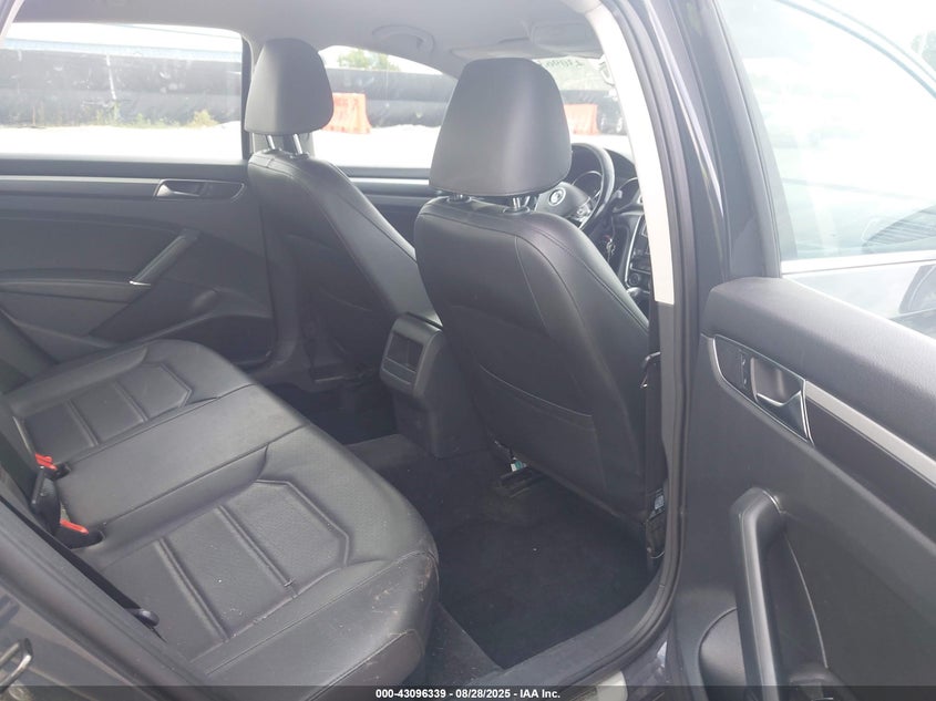 2017 VOLKSWAGEN PASSAT 1.8T R-LINE 1VWDT7A33HC080332