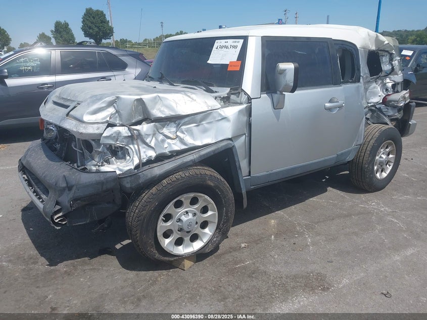 JTEBU11F58K010797 2008 TOYOTA FJ CRUISER photo no. 2