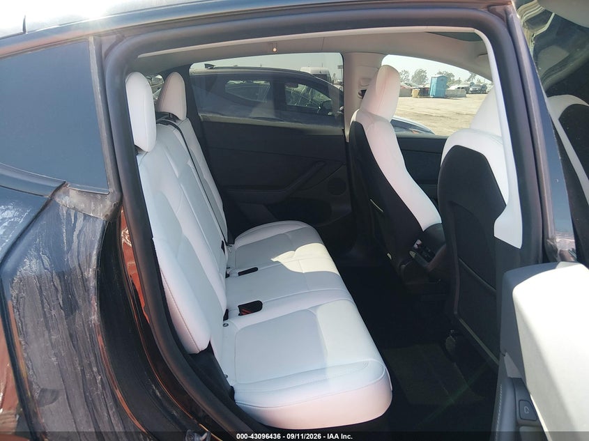 TESLA MODEL Y - zdjęcie 8