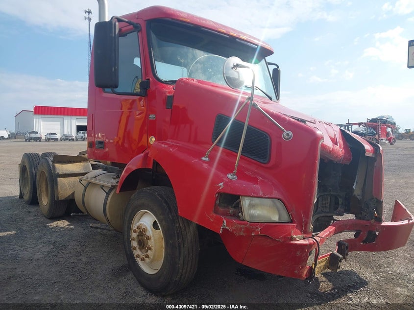4V4MC9GF27N395789 2007 Volvo Vn Vnm auction photo 1