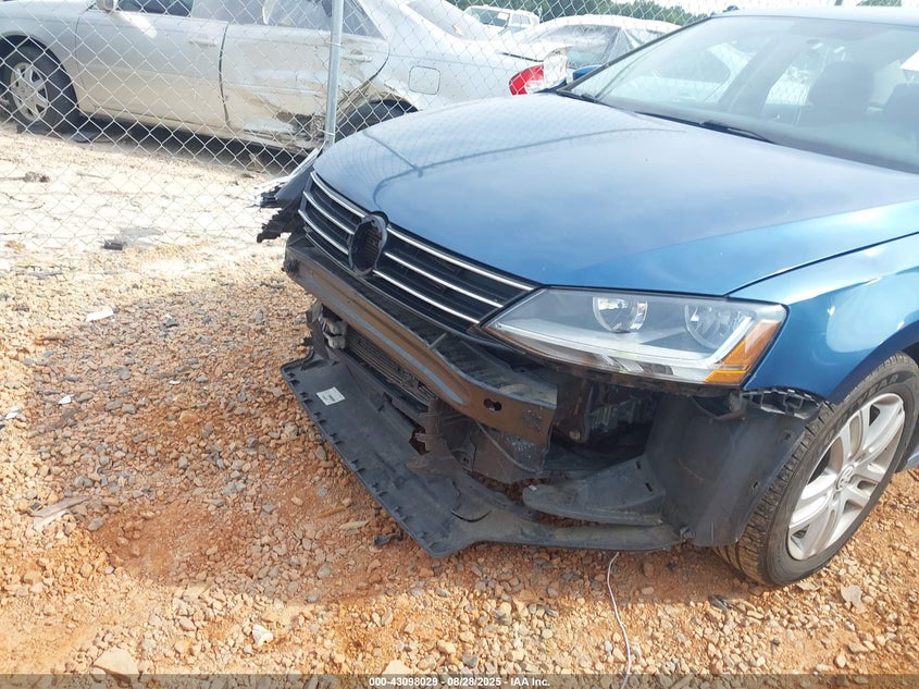 3VW2B7AJ1JM242553 2018 Volkswagen Jetta 1.4 1.4t S Blue