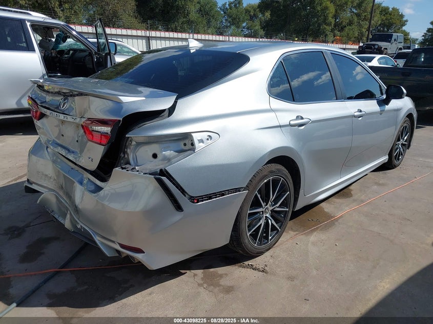 4T1G11AK7MU570797 2021 TOYOTA CAMRY photo no. 4